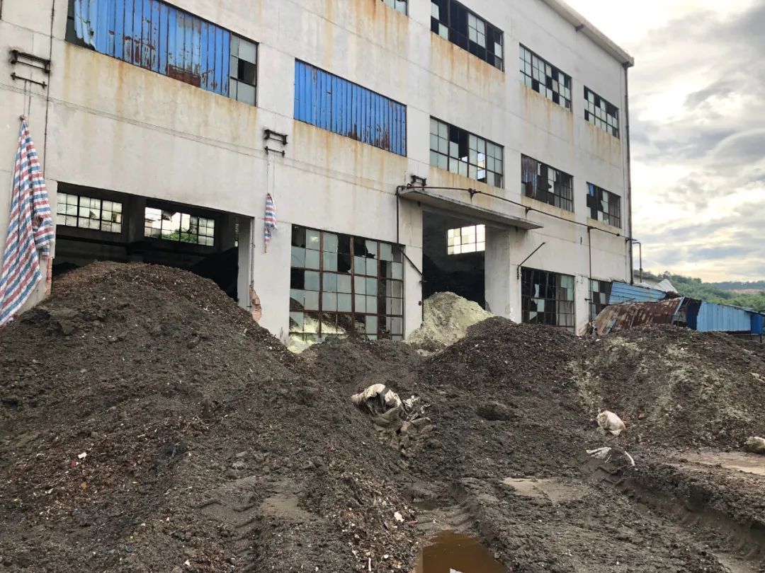 以要素保障夯实固废治理根基；二是强化专项整治工作的重点突破