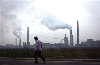 上海市嘉定区生态环境局执法大队执法人员对辖区内某研发制造中心项目建设工地开展现场检查