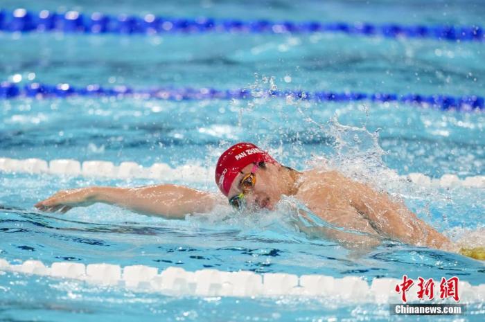 潘展乐：嘲讽与欢呼在水下无声，靠信念与团队