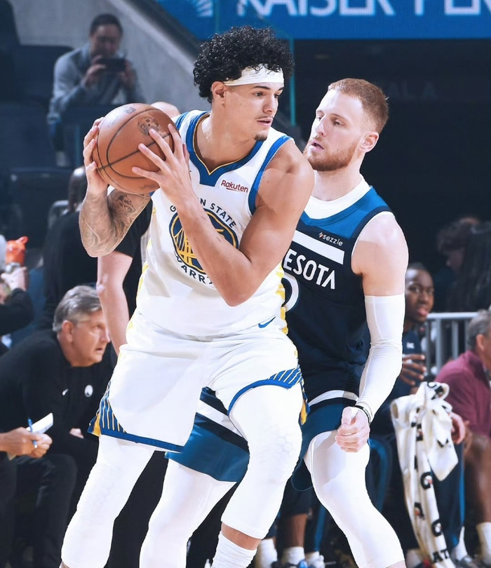 勇士四连败遭森林狼击溃 西部排名争夺白热化