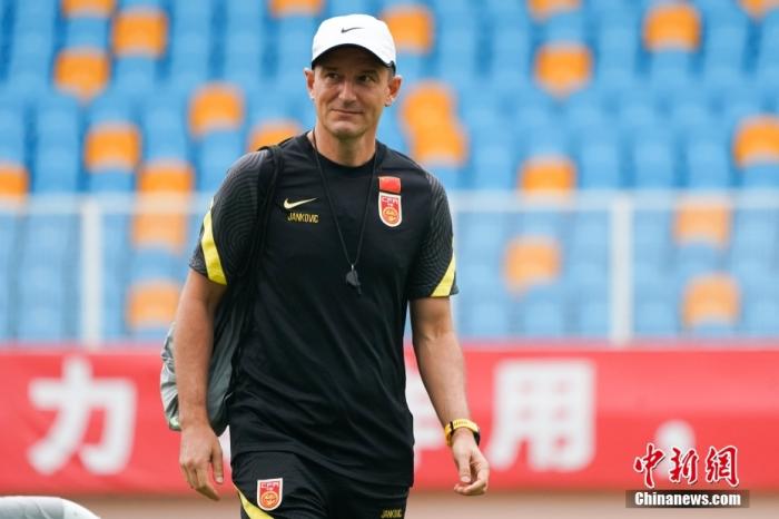 扬科维奇接掌国足帅印 中国男足迎来新主帅