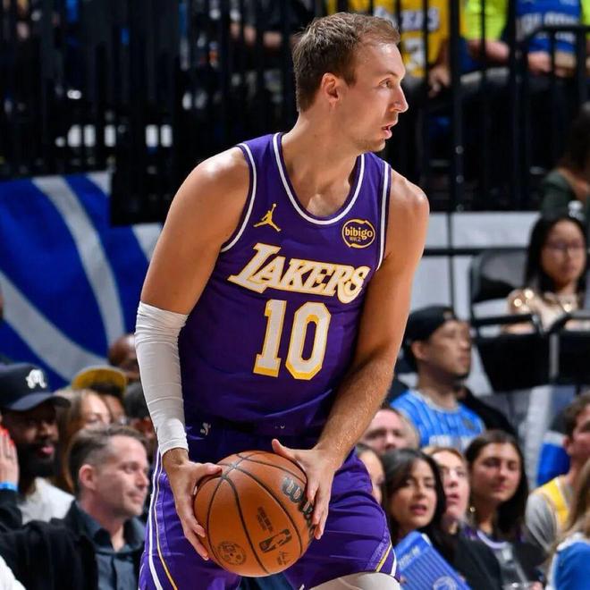 湖人用次轮签换得肯纳德，战绩飙升至西部前三