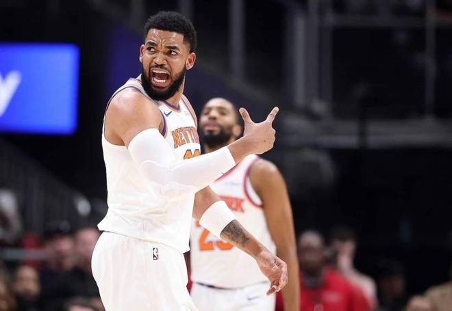 尼克斯逆转老鹰终结4连胜布伦森率队完成绝地反