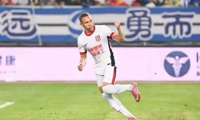 成都蓉城0转会费签下韦林顿成争冠关键棋子