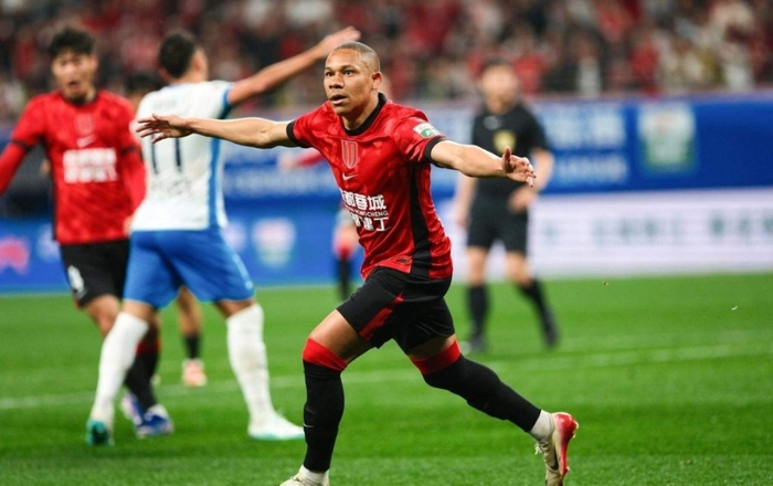 成都蓉城0转会费签下韦林顿成争冠关键棋子