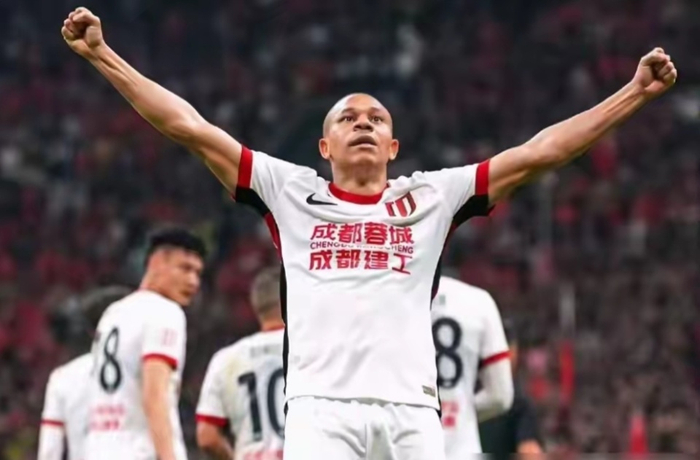 成都蓉城0转会费签下韦林顿成争冠关键棋子